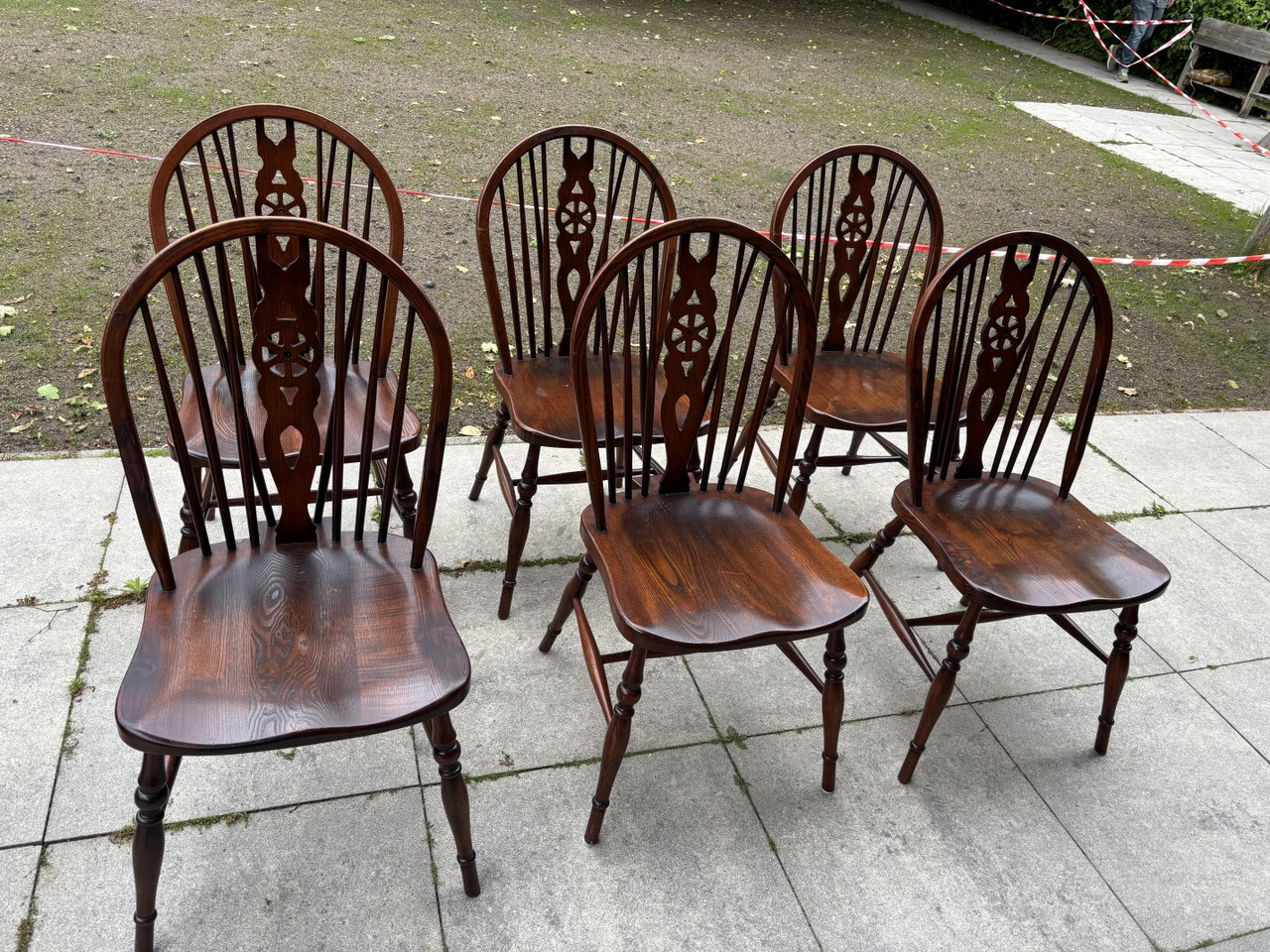 6 chaises Windsor à dossier à roue vintage