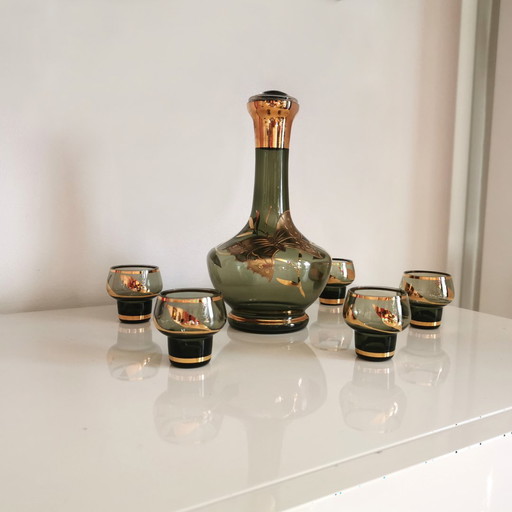 FINE CRYSTAL CARAFE AND GLASSES