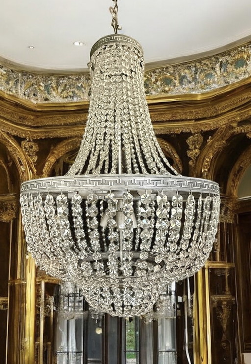 Schöner großer Kristallleuchter