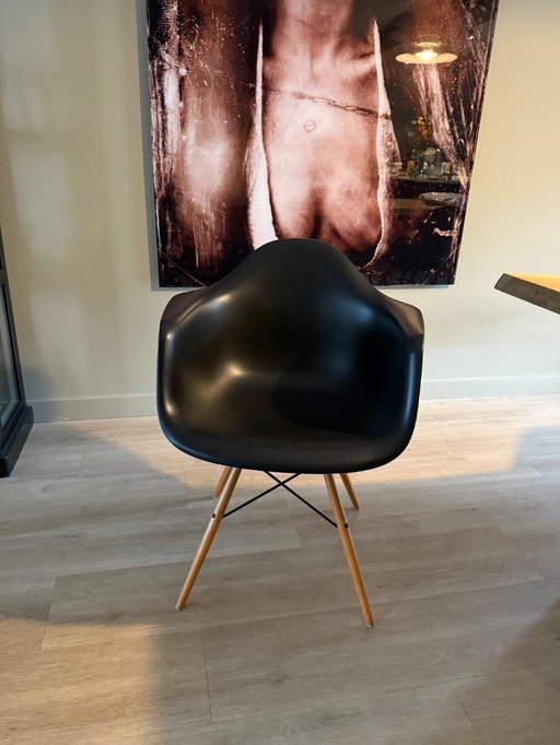 6 x Vitra Eames DAW Armchair RE