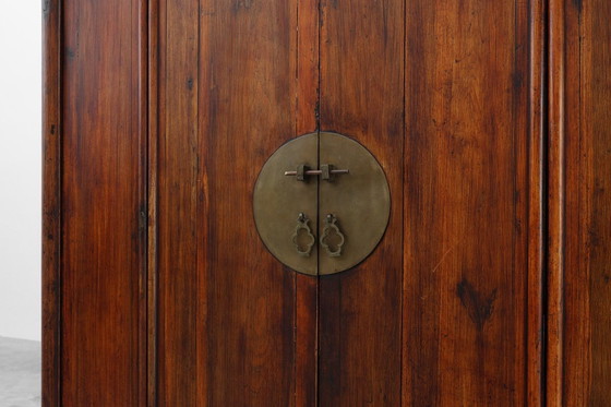 Image 1 of Großer chinesischer Hochzeits- oder Konusschrank aus Holz aus der Qing-Dynastie, 19. Jahrhundert