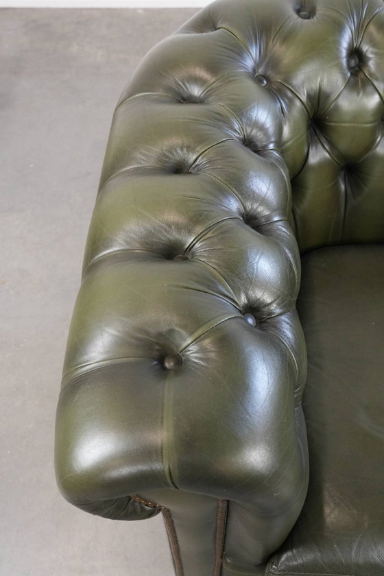 Image 1 of Sillón club Chesterfield de piel de vaca verde de estilo inglés