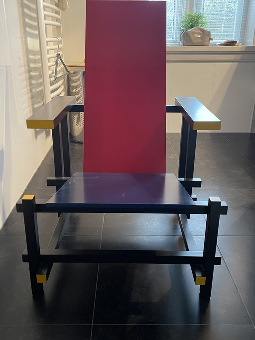 Rietveldstoel van Cassina genummerde editie rood/blauw/geel