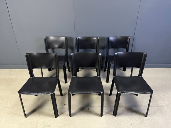 Image 1 of Vintage zwart lederen Italiaanse eetkamerstoelen, jaren 1980