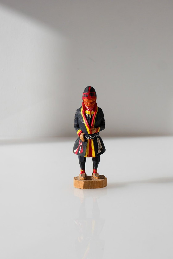 Skandinavische traditionelle handgeschnitzte samische Figur aus der Mitte des 20. Jahrhunderts von Georg (photo 10 of 17)