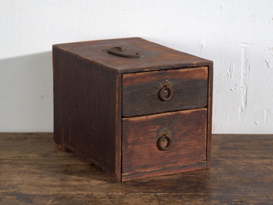 Antica cassettiera giapponese piccola laccata con due cassetti – Giappone, circa 1910 – Cassettiere, Leather (photo 2 of 40)