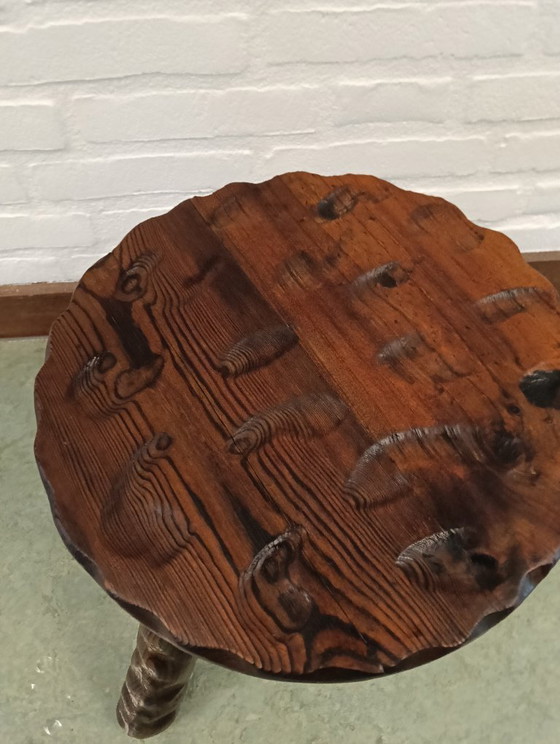 Sgabello brutalista a treppiede vintage anni '50-'60 – Sgabelli, Legno (photo 4 of 8)
