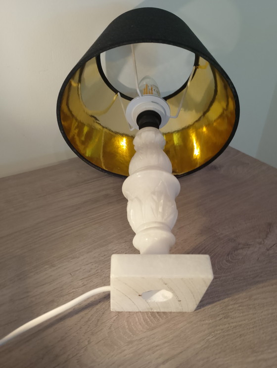 Image 1 of Lampe vintage albâtre véritable sculpté lumineux abat jour noir et or neuf électricité conforme excellent etat