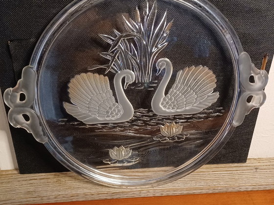 Image 1 of Vintage Walther Glas "Schwanensee" Serving Platter – Frosted Crystal Swan Lake Cake Plate – 1980s West German Art Glass