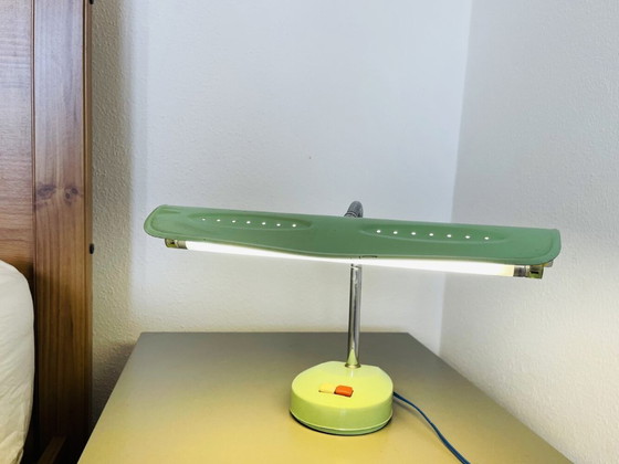 Image 1 of Mid Century Modern fluoreszierende retro grüne Schreibtischlampe