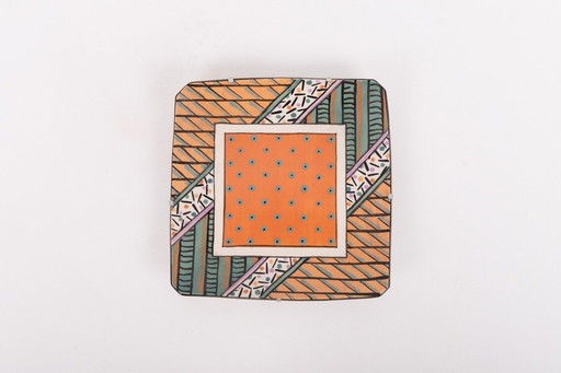 Assiette en porcelaine postmoderne de Dorothy Hafner