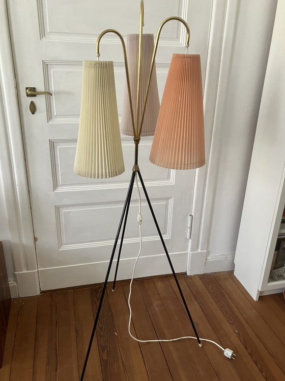 Image 1 of lampadaire plissé tripode style milieu du siècle