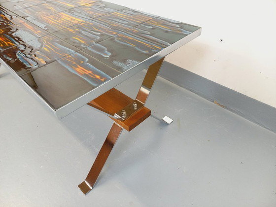 Image 1 of Vintage salontafel uit de jaren 60 en 70 van keramiek, verchroomd metaal en hout.