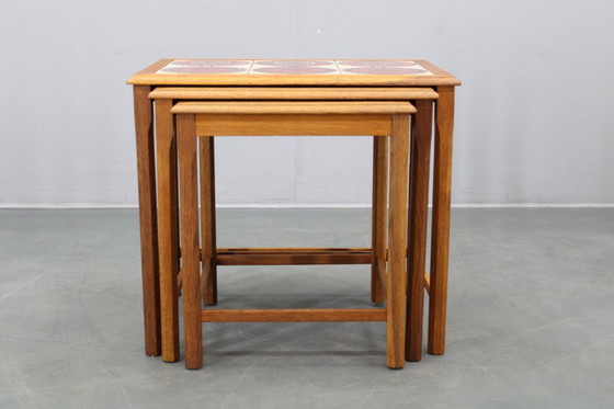 Image 1 of Tavolini da salotto in rovere danese di metà secolo con ripiani in piastrelle