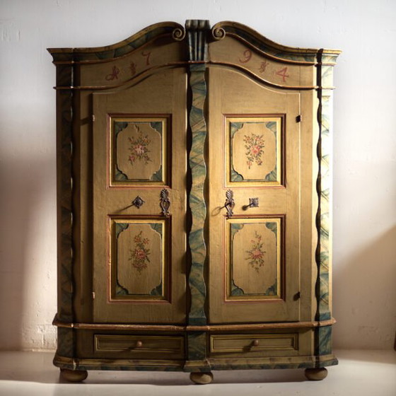 Antiker barocker bemalter Kleiderschrank aus Kiefer – Österreichisch-Ungarische Monarchie, Jahr 1794 (photo 5 of 40)