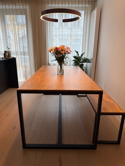 Eikenhouten tafel met bankje
