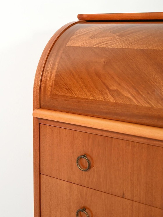 Image 1 of Secrétaire scandinavo con gambe tornite decorate