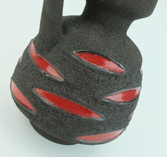Image 1 of Jarrón de lava de mediados de siglo Cerámica Schlossberg de los años 70 Marrón con dibujo rojo brillante Modelo nº 64-25