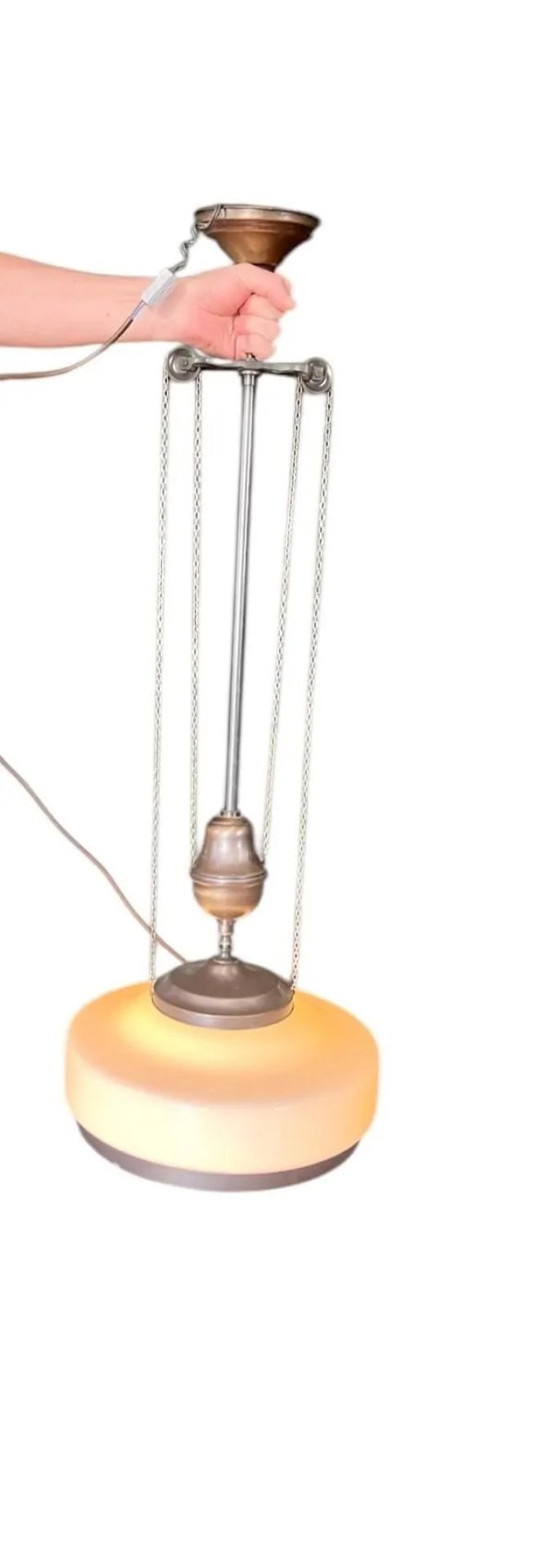 Image 1 of Lampada da soffitto originale in stile Art Nouveau, tipica delle caffetterie viennesi. Questa lampada da soffitto in vetro opali