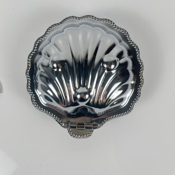 Image 1 of Beurrier coquillage en métal et insert bleu, 1970 avec couteau