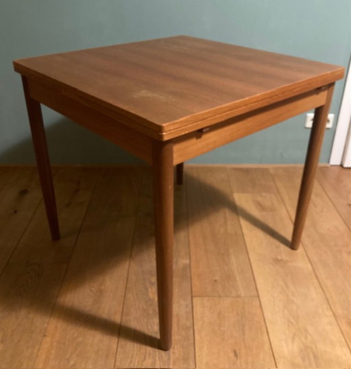 Wooden table, vintage, '50s-'60s, extendable. Chairs shown in the photos are offered elsewhere on this site.