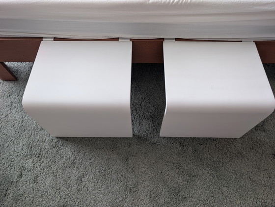 Tables de chevet Auping Auronde blanches, hauteur 34,5 cm – Tables de nuit, Wood (photo 8 of 8)