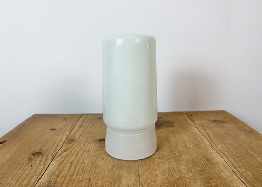 Lámpara de techo vintage de porcelana blanca con cristal opalino, años 70 – wandlampen, Porcelain (photo 2 of 14)
