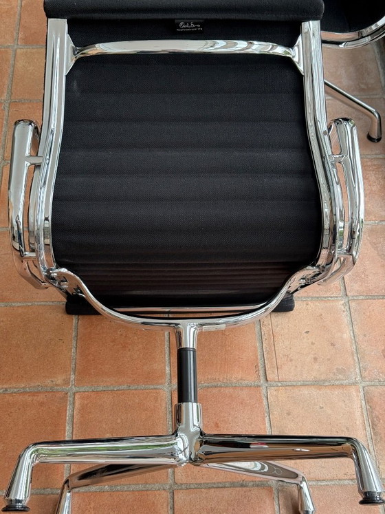 Image 1 of 2x chaises Vitra Eames EA 108 Nero Hopsak