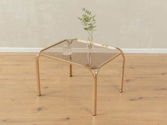 Image 1 of Table d'appoint années 70, structure en métal doré et plateau en verre
