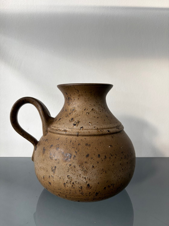 Vintage keramische vaas met handvat – Vazen, Ceramic, Mid Century Modern (photo 2 of 5)