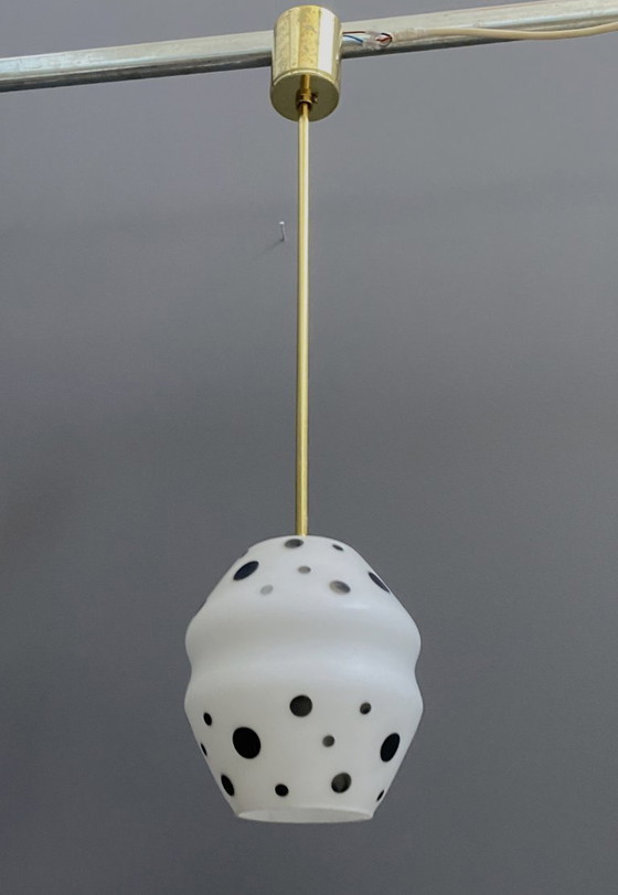 Image 1 of Lampada a sospensione bianca a pois neri 1960