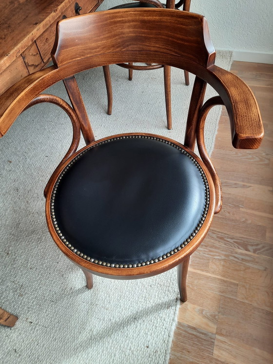 Image 1 of Mesa de roble con 4 sillas Thonet