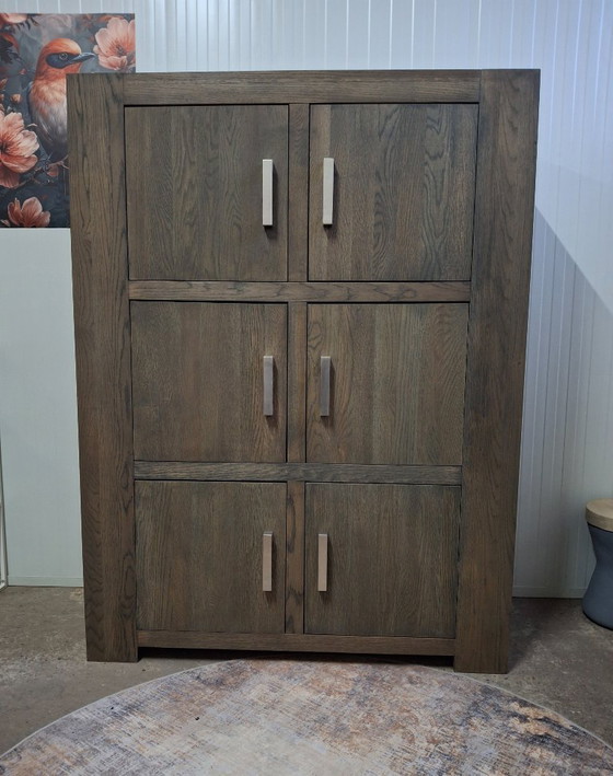 Image 1 of Robuster Aufbewahrungsschrank aus massiver Eiche, neu