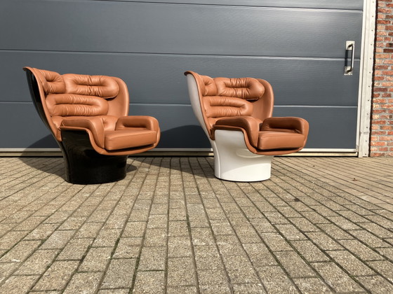 Image 1 of 2x Joe Colombo Elda Stuhl, cognacfarbenes Leder, schwarzes oder weißes Fiberglas