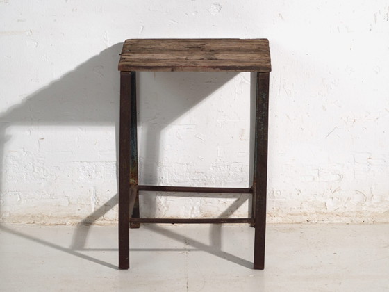 Antique industrial stool in pine wood and iron – Central Europe, circa 1950 – Industrieel (photo 25 of 33)