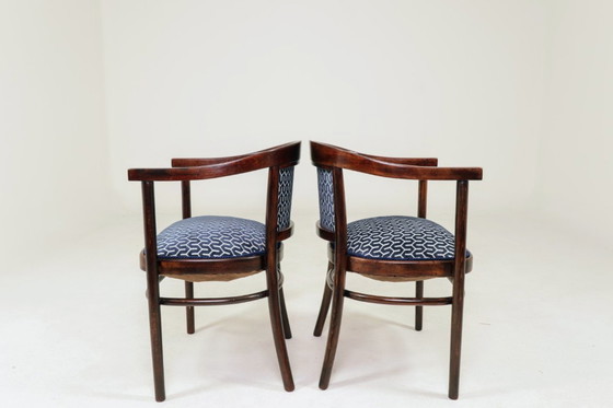 Image 1 of Paar Art-déco-Stühle, marineblauer Jacquard, Entwurf von Thonet aus dem Jahr 1910