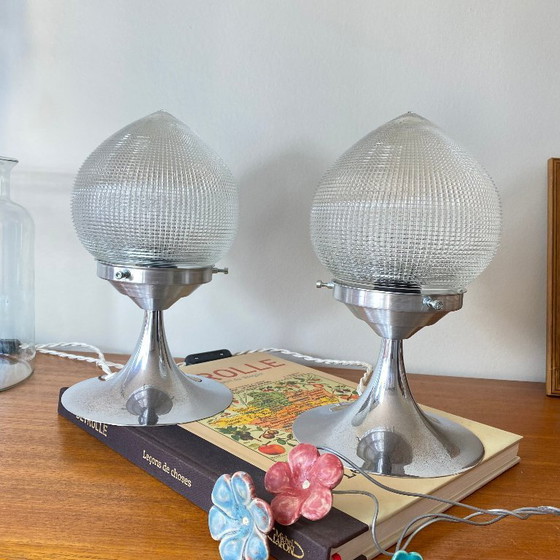 Image 1 of Coppia di lampade a globo vintage in vetro stile Holophane e metallo cromato