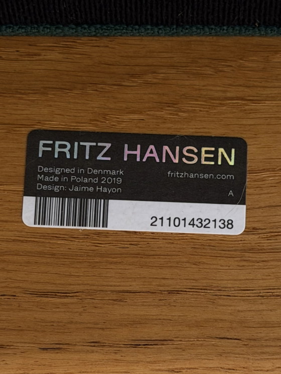 Image 1 of Fritz Hansen Fri™ Lounge Chair van Jaime Hayon – Eiken & Groene Bekleding (2019)