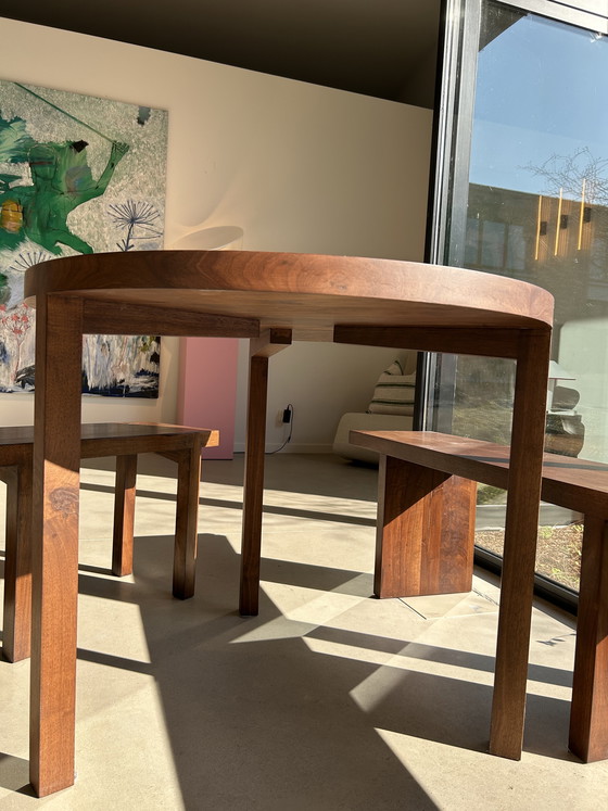 Image 1 of Mesa de comedor de nogal