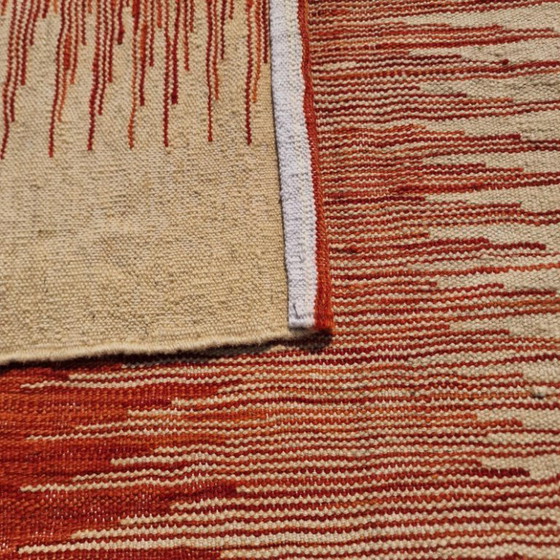Handgeweven modern rood ikat kilim tapijt | Platgeweven wollen tapijt | 168 × 239 cm (66 × 94 inch) (photo 6 of 10)