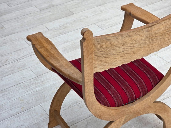 Image 1 of 1970, fauteuil danois, laine d'ameublement rouge d'origine, bois de chêne massif.
