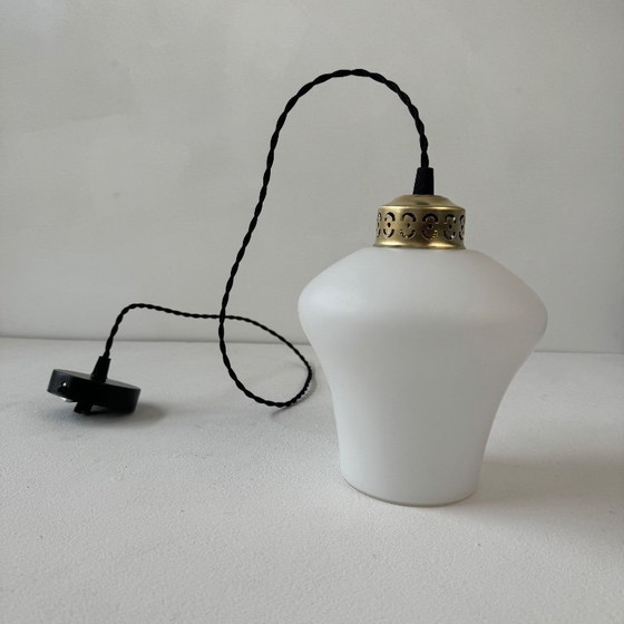 Image 1 of PAIRE D’ANCIENNES SUSPENSIONS EN OPALINE VINTAGE