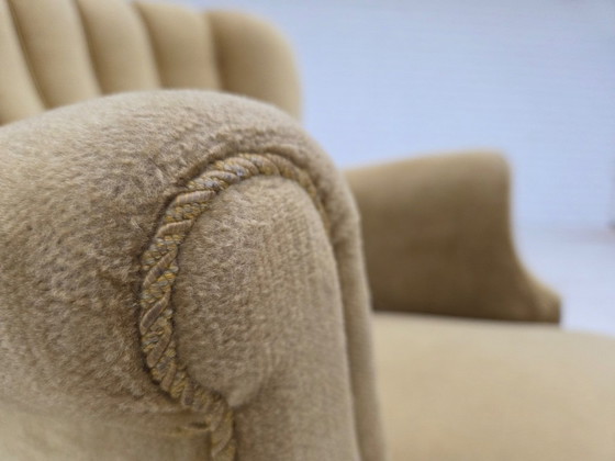 Image 1 of Poltrona danese, anni '60, velluto verde, legno di quercia.