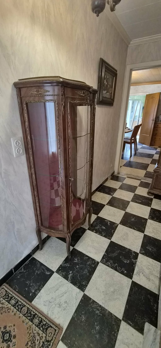 Vitrine de style Louis / Meuble vitrine avec clé – Bon état
