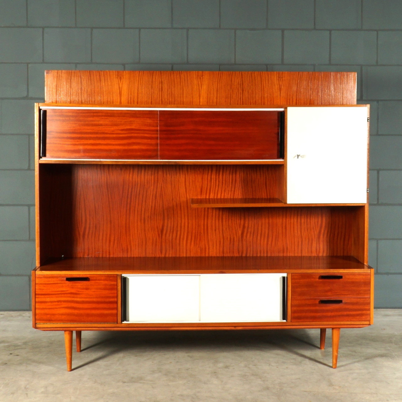 Buffet Haut Vintage D evotvar R publique Tch que Ann es 1960 buffet-haut-vintage-d-evotvar-r-publique-tch-que-ann-es-1960