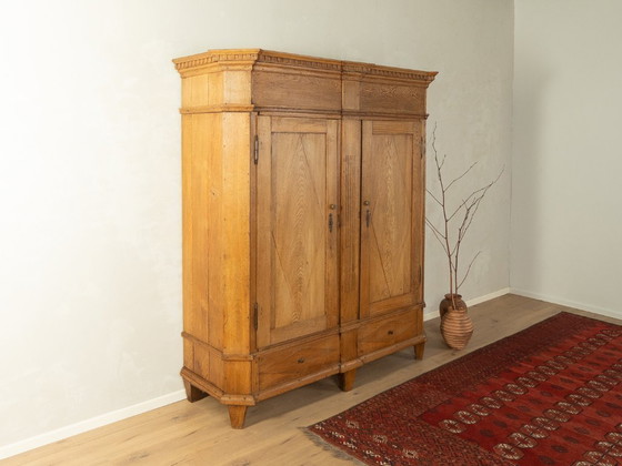 Image 1 of Klassieke kledingkast, jaren 1840, vintage