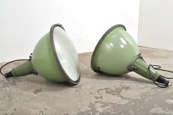 Vintage enamel lamp with globe glass, 1950s – Pendant lamps, Metal (photo 7 of 8)
