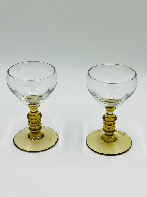 Dúo de copas de vino Roemer de Alsacia con pie ámbar