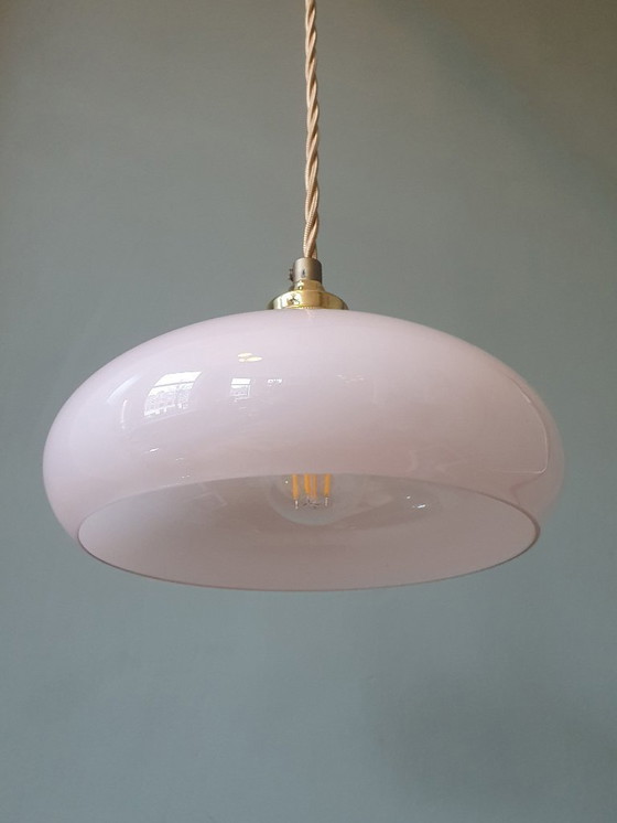 Image 1 of Set van 2 vintage hanglampen van roze pastel opaline glas.