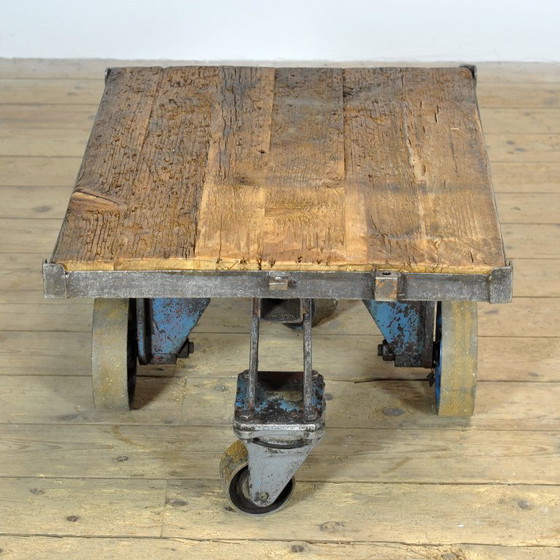 Mesa de centro industrial, años 60, Mesas de centro, Madera, Metal, Marrón, Vintage (foto 6 de 11)